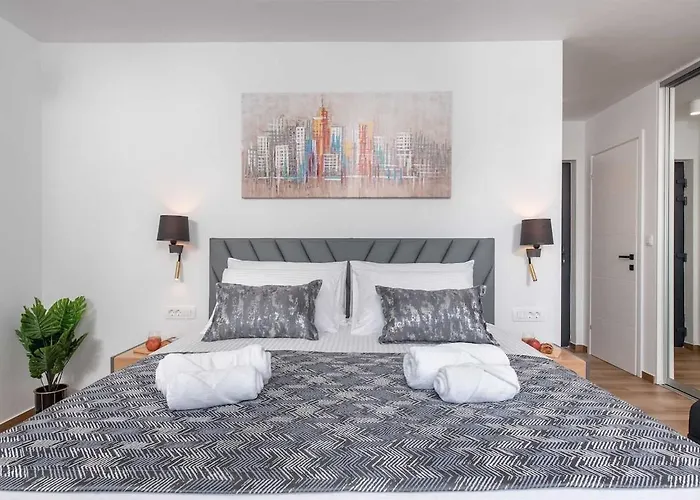 Villa Luxury Heated Pool, 6 Persons, Jacuzzi, Sea View